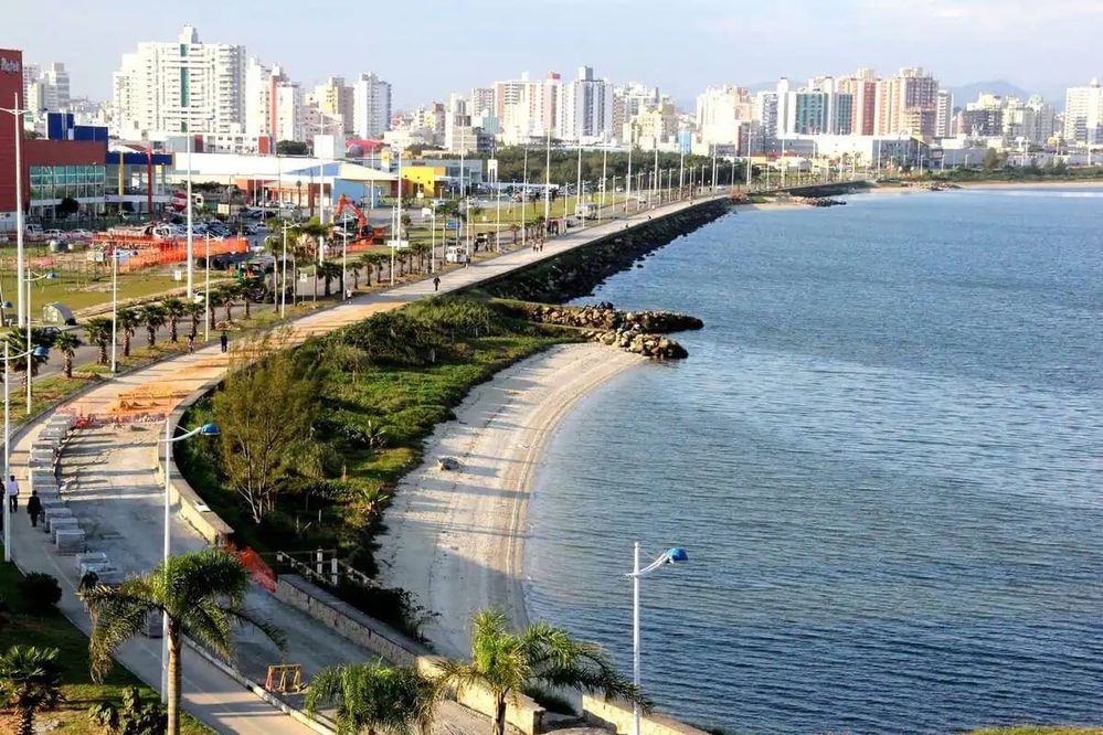 Avenida Beira Mar de São José, na grande Florianópolis -Santa Catarina-Brasil