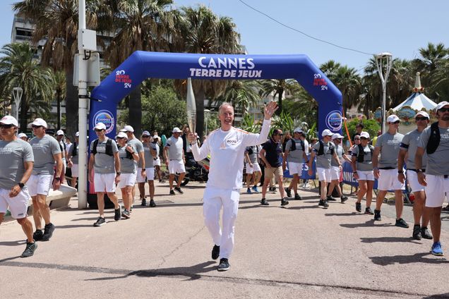 Cannes La Croisette [Source: Paris 2024 - Relais de la Flamme]