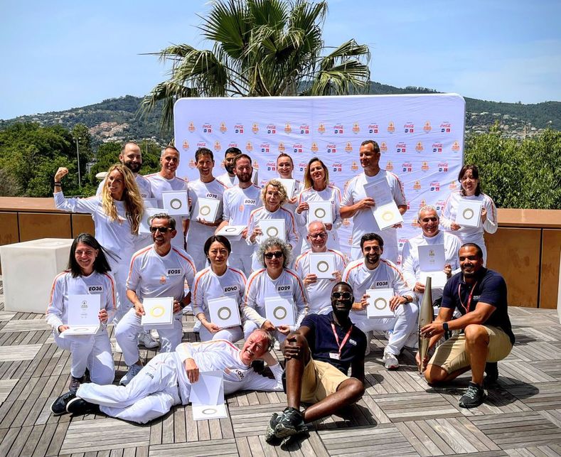 Group photo Cannes [Source: Paris 2024 - Relais de la Flamme]