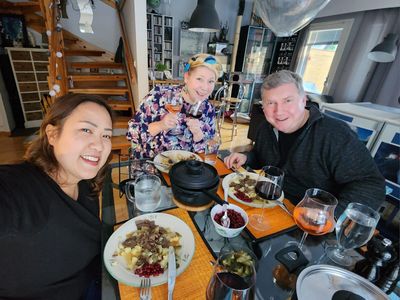 Un pasto finlandese cucinato in casa a Kirkkonummi, in Finlandia