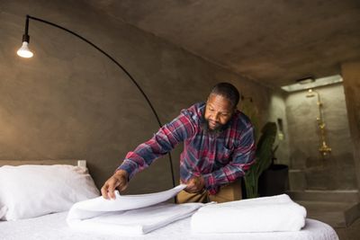 How do you prepare for a new hosts arrival_ - Airbnb Community Center.jpg