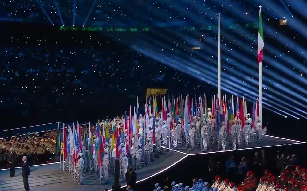 Da qualche parte, Claudia sta portando la bandiera.