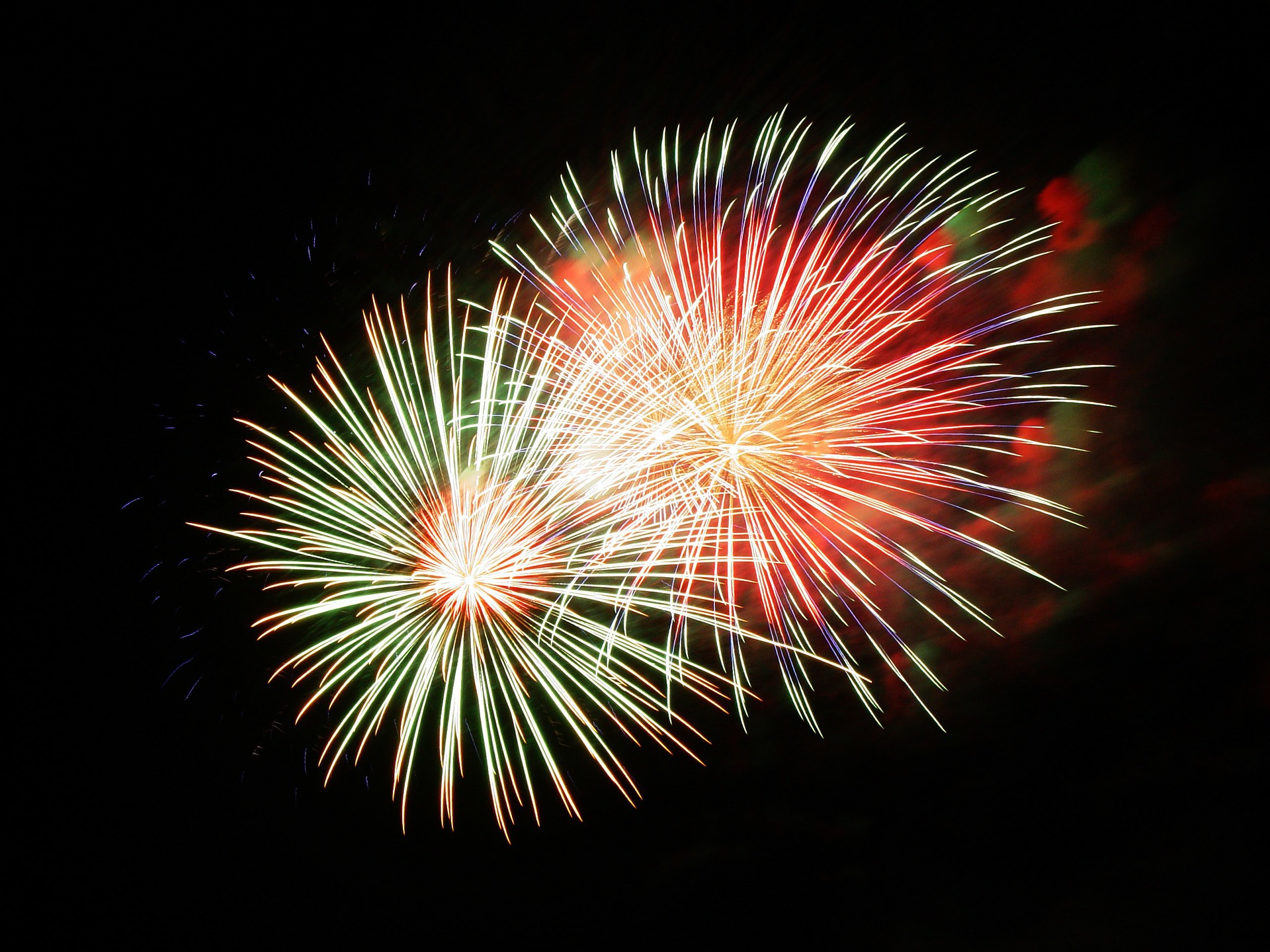 fireworks-227383_1920.jpg