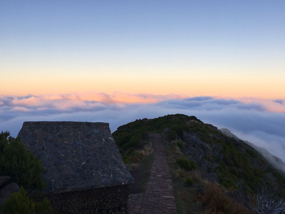 Sur une randonnée à Pico Ruivo, au-dessus des nuages