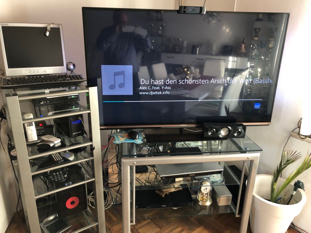 bei mir zuhause mit TV und Amazon Fire TV Stick zum Musikhoeren