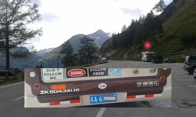 2019-08-07 Chinesisches Wohnmobil 2 in der Landschaft mit Kennzeichen.jpg