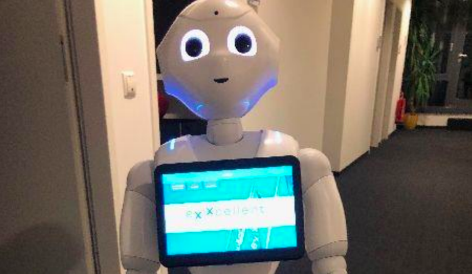 Mr. Pepper, il concierge robot in azione