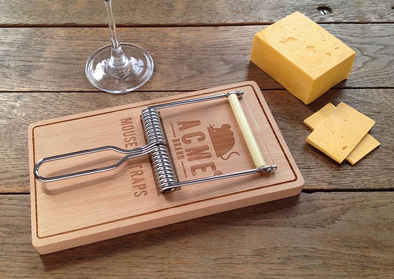 giant-mousetrap-cheese-cutting-board-xl.jpg