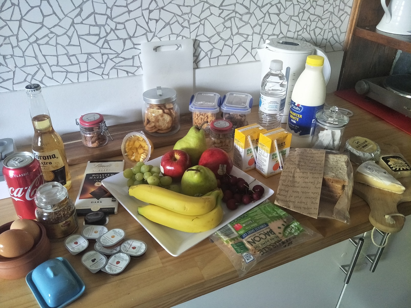 Are gifts/snacks a good idea? Airbnb Community