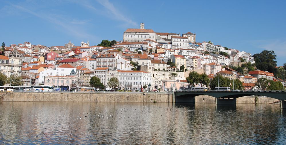 Coimbra e o rio Mondego [Créditos: Wikipedia]