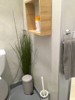 toilettes airbnb.jpg