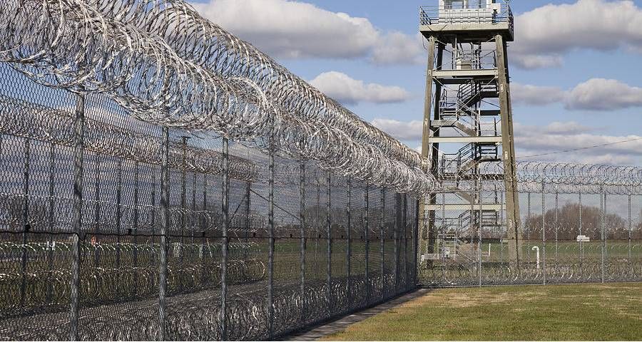 razor-wires-chain-link-fence.jpg