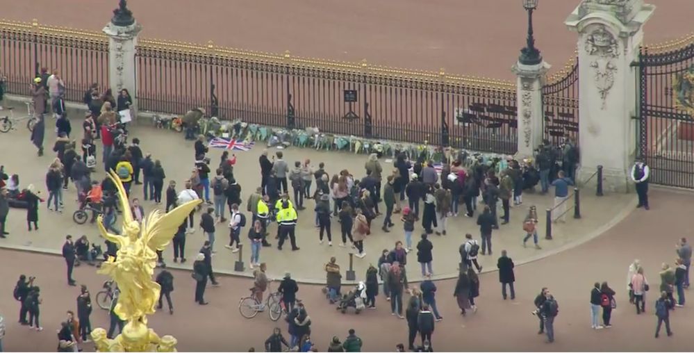 People have started laying flowers outside the palace, the Royal Family does not wish for coronavirus restrictions to be broken.