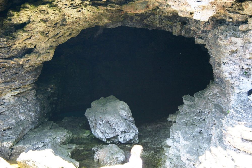 The Grotto Cave, Tobermory, ON Canada