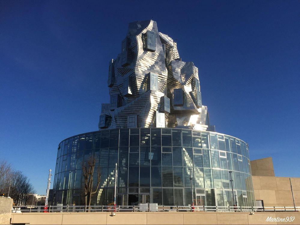 La tour LUMA (architecte Franck Gehry)