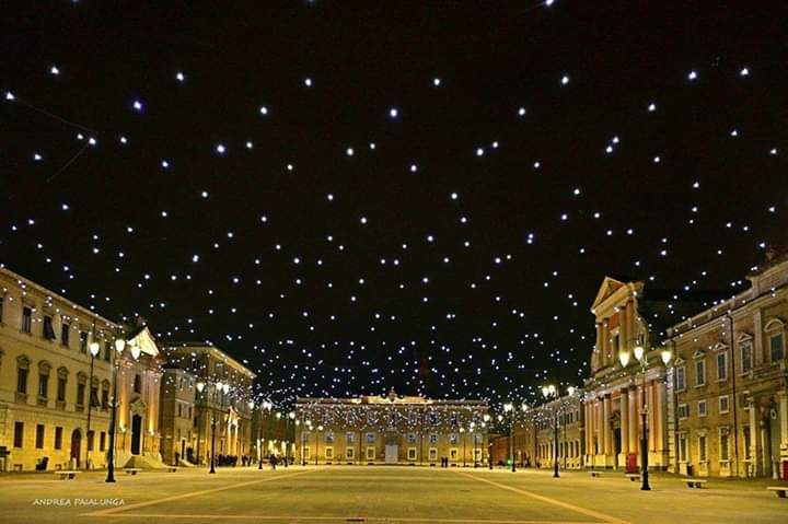 per finire col cielo stellato nella Piazza del Duomo