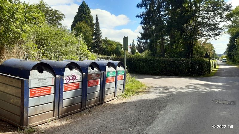 Contenitore di vetro usato alla fine della nostra strada