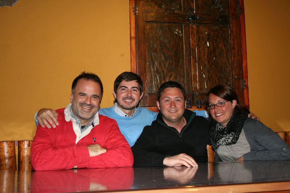 Marlene, Ivano,  Eduardo y yo en el famoso guachinche, en  Diciembre de 2012. No hay foto de la chistorra en llamas: quedamos todos en shock y no parábamos de reír.