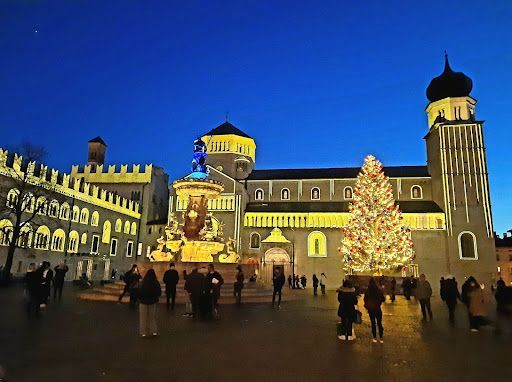 TRENTO Piazza Duomo con la fontana del Nettuno