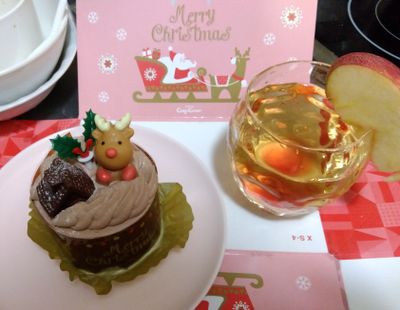 Christmas cake with non-qlcohol  cocktail