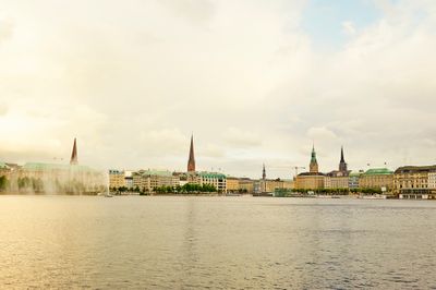 Stadt des Monats März Hamburg airbnb 28032024004.jpg